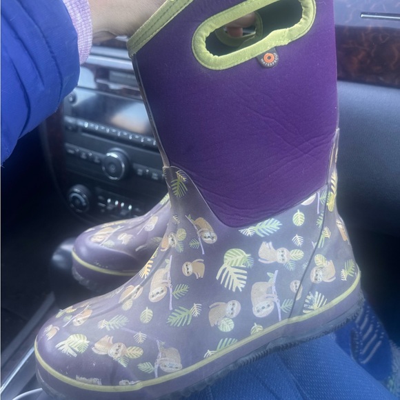 Rare Bogs Sloth Print Purple and Green Kids Boots size 6 - Picture 2 of 7
